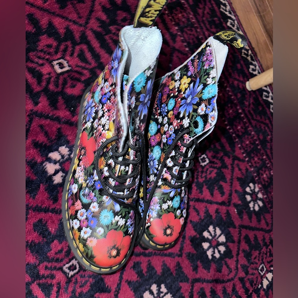 Floral print doc martens size 8 NEW